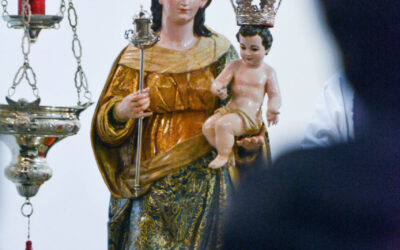 La imagen de La Santísima Virgen de la Cabeza de Capileira regresa a su templo tras ser restaurada.