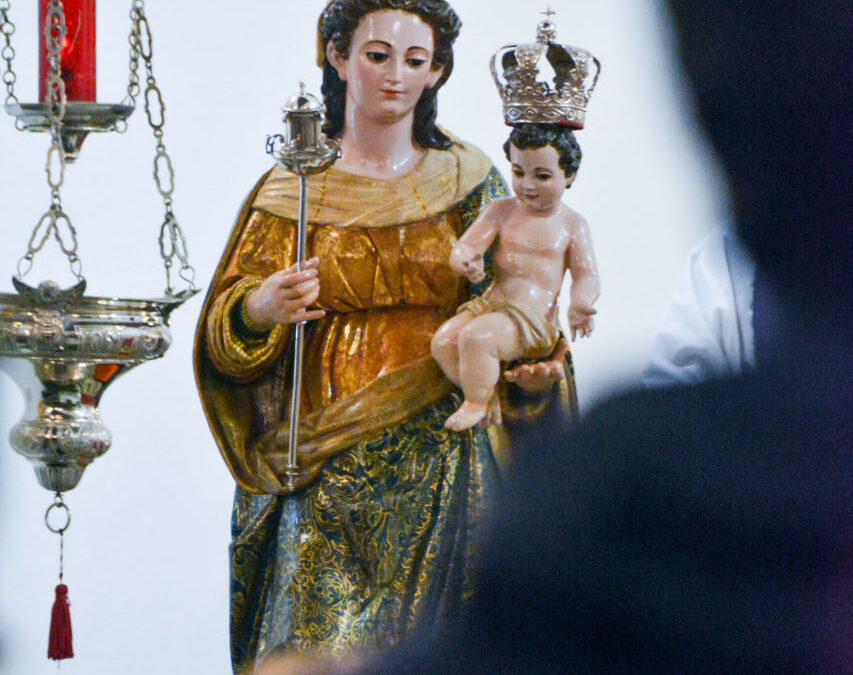 La imagen de La Santísima Virgen de la Cabeza de Capileira regresa a su templo tras ser restaurada.