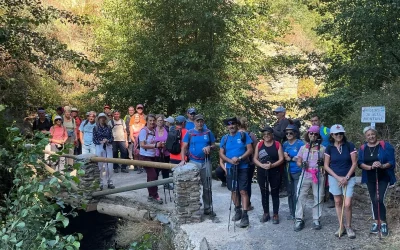 Unos 40 senderistas de Almuñécar recorrieron a los pueblos del Poqueira en Capileira