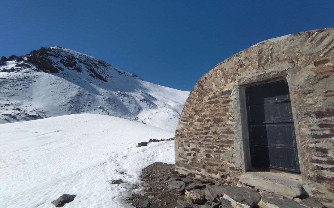 Novedades en Sierra Nevada: Estado de los Refugios y Previsión Meteorológica